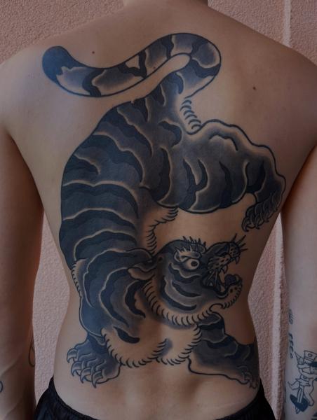Japanese tiger tattoo by @andreafurcitattoo