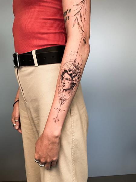Fine line classical bust floral tattoo by @andreas.givskov