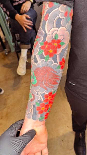 Japanese floral japanese tattoo by @andrewkingtattoo