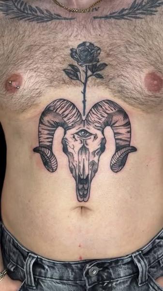 Illustrative ram skull rose tattoo by @andyyy_ts