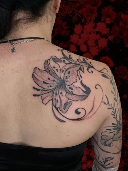 Dotwork floral lily tattoo by @andyyy_ts
