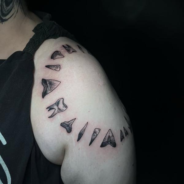 Blackwork shark teeth tattoo by @angie_needs_ink