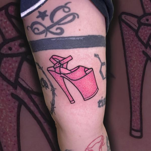 Illustrative glitter high heel tattoo by @__annablue