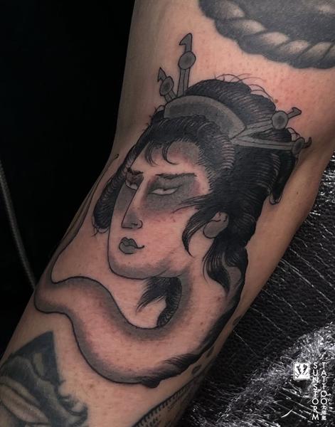 Japanese geisha head tattoo by @seventhswordtattoo