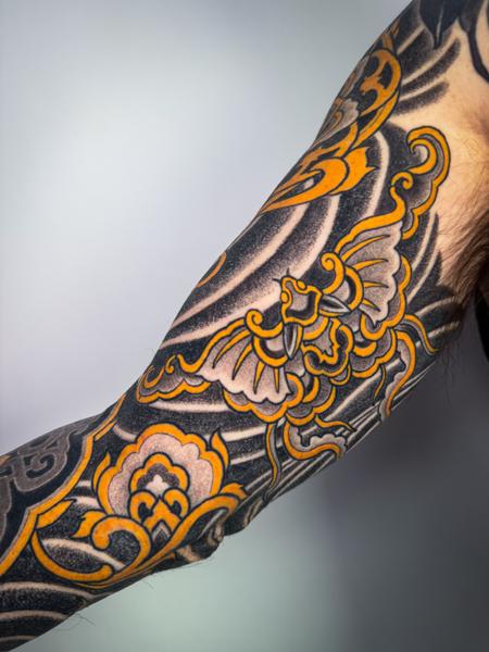 Japanese ornamental design tattoo by @ariesrhysing
