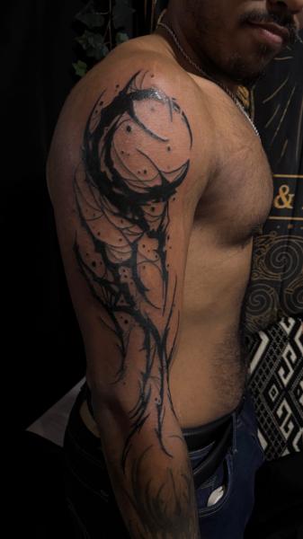 Blackwork abstract design tattoo by @arkhanotattoo