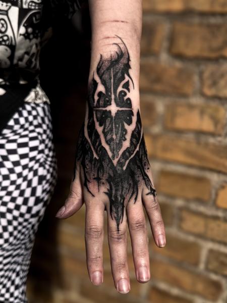 Blackwork tribal design tattoo by @arkhanotattoo