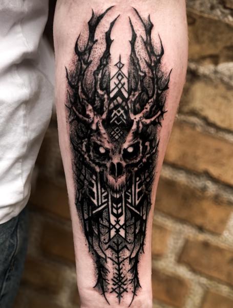 Blackwork geometric skull tattoo by @arkhanotattoo