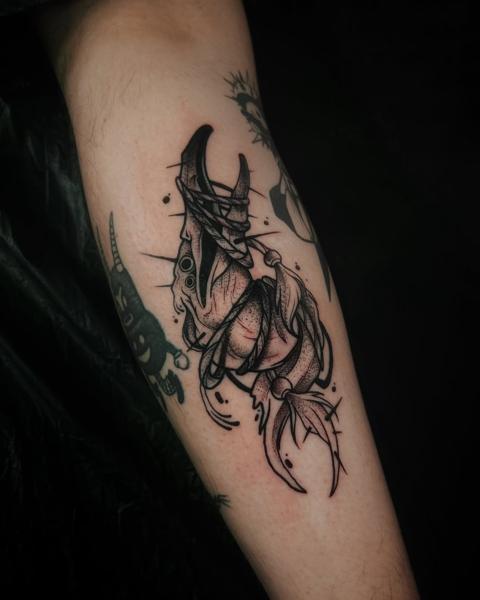 Blackwork abstract crab tattoo by @lil_doublex