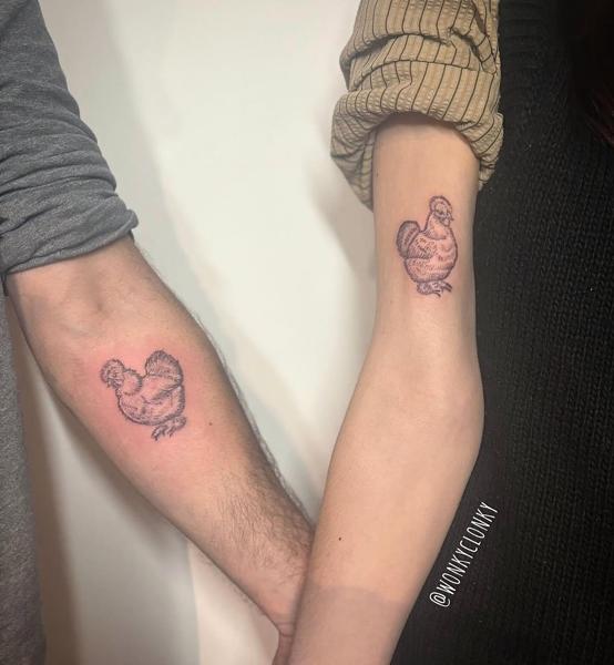 Illustrative chicken tattoo by @wonkyclonky