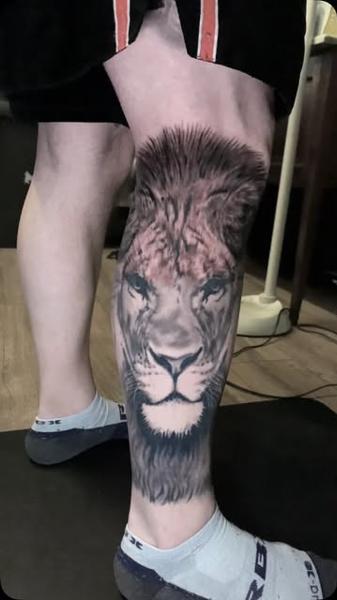 Realism lion portrait tattoo by @design4lifetattoo