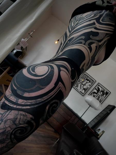 Tribal tribal pattern tattoo by @axana.elektra.tattoo