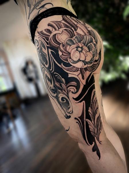 Blackwork floral pattern tattoo by @axana.elektra.tattoo