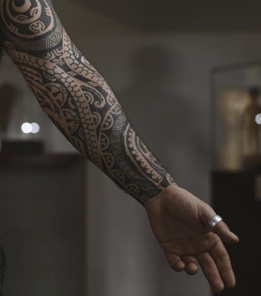 Tribal tribal pattern tattoo by @babakhintatau