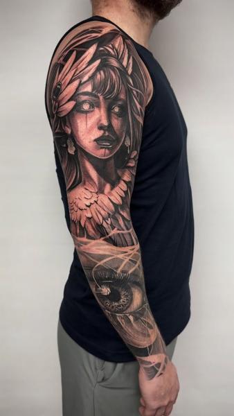 Realism woman portrait tattoo by @bananastattooformby