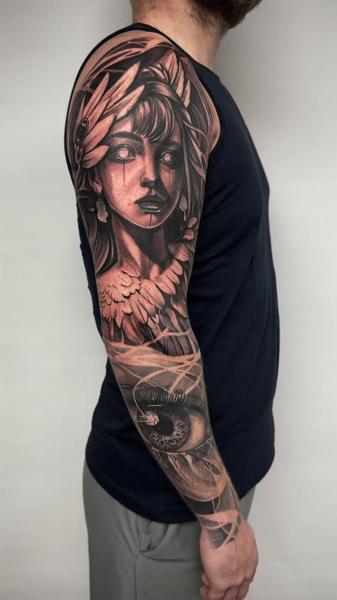 Realism woman portrait tattoo by @bananastattooformby