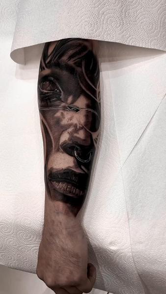 Realism realistic portrait tattoo by @bananastattooformby