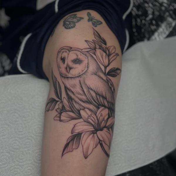 Realism owl with flowers tattoo by @bec_tattoo