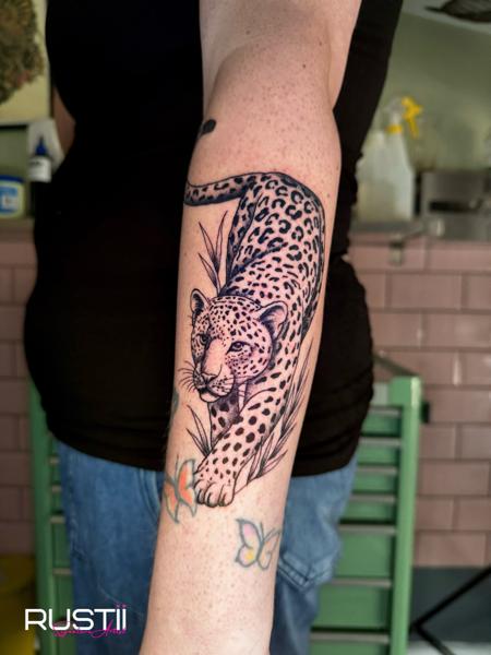 Linework leopard tattoo by @becky_does_tattoos