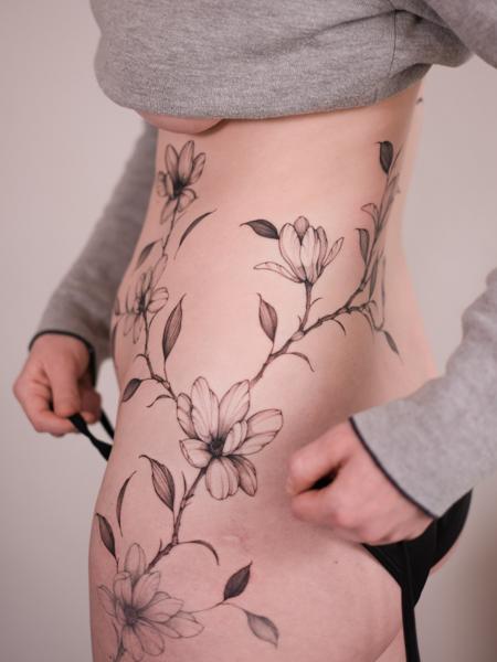 Fine Line floral vine tattoo by @betstattoo
