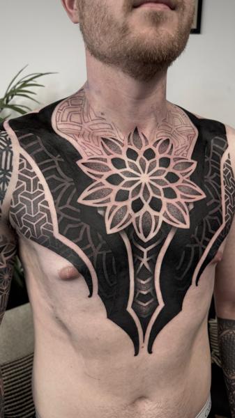 Blackwork geometric mandala tattoo by @bintt