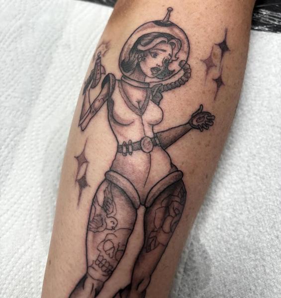 Traditional retro spacewoman tattoo by @skinnysinktattoo