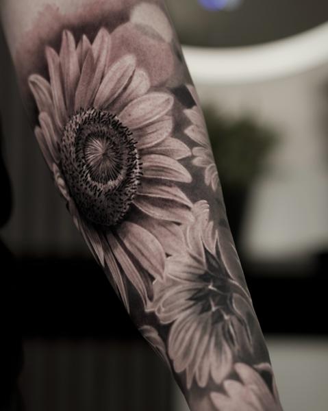 Realism sunflower tattoo by @black_pen_tattoo