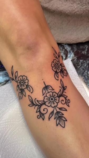 Fine line floral design tattoo by @_blayn_