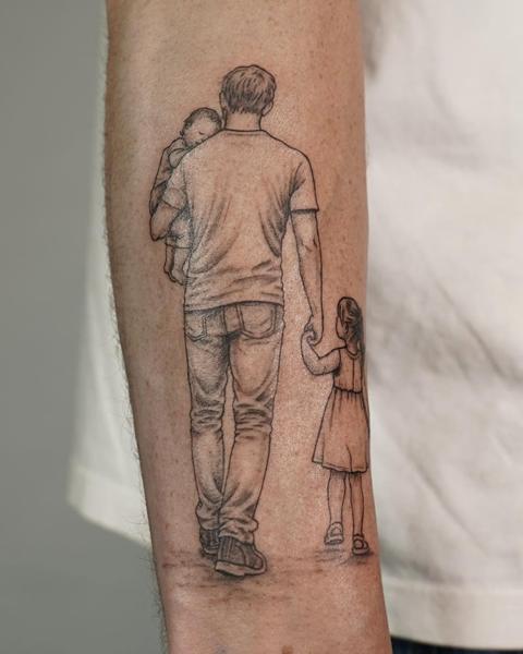 Illustrative father children walking tattoo by @kwom.tattoos