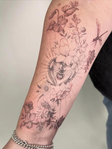 Fine line floral heart tattoo by @brittbeale