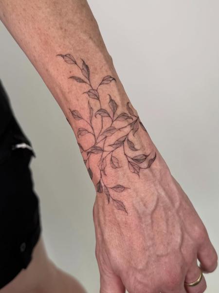 Fine line leafy vine tattoo by @brittbeale