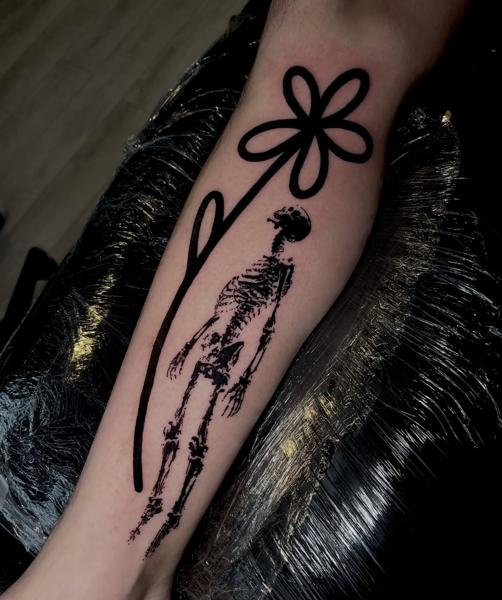 Blackwork skeleton flower tattoo by @pokeeboi