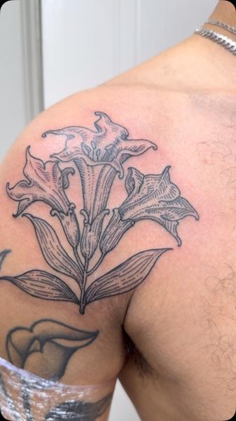 Fine Line floral design tattoo by @carlobzn