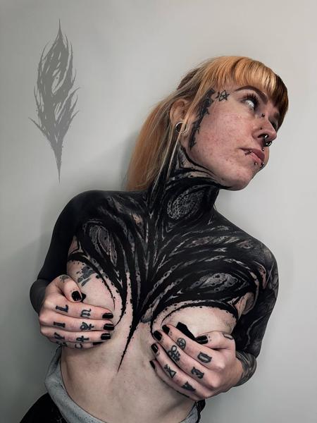 Blackwork abstract organic pattern tattoo by @charliegatestattoo