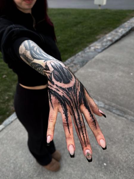 Blackwork abstract tribal tattoo by @charliegatestattoo