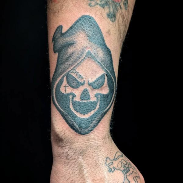 Blackwork grim reaper tattoo by @cheyenne_hertz_tattoos