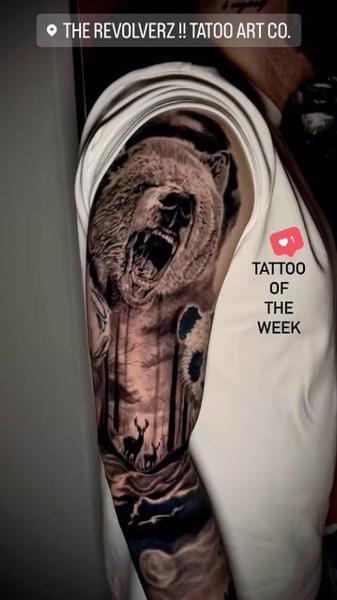Realism roaring bear tattoo by @chico_payaso.ink