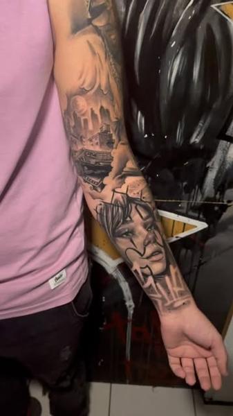 Realism urban portrait tattoo by @chico_payaso.ink