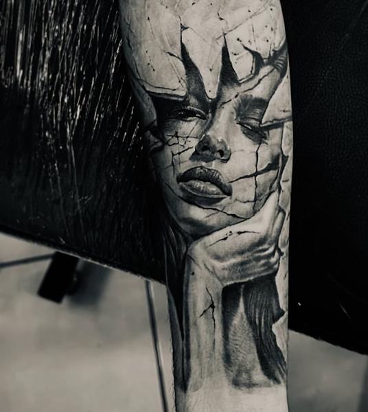 Realism cracked face tattoo by @chico_payaso.ink