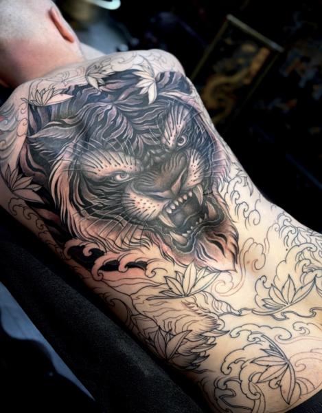 Japanese tiger tattoo by @chriscrookstattoo