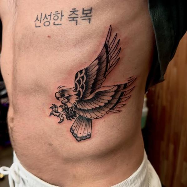 Traditional flying eagle tattoo by @jiffaloaf