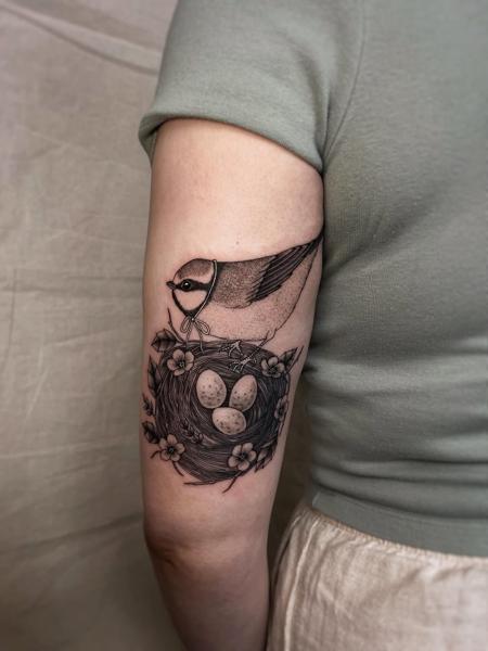 Fine line bird and nest tattoo by @clairedaisytattoos