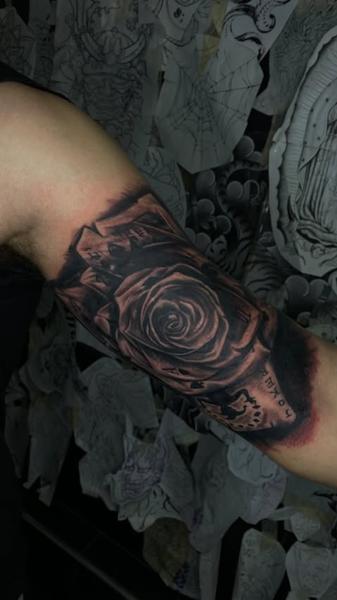 Realism rose and clock tattoo by @soak_latatt23