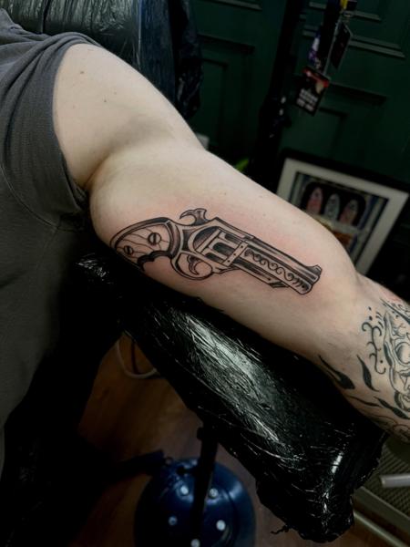Traditional revolver tattoo by @courtneycokertattoos