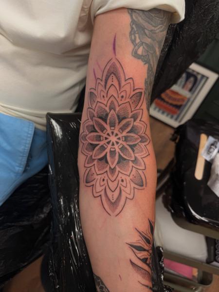 Dotwork mandala tattoo by @courtneycokertattoos