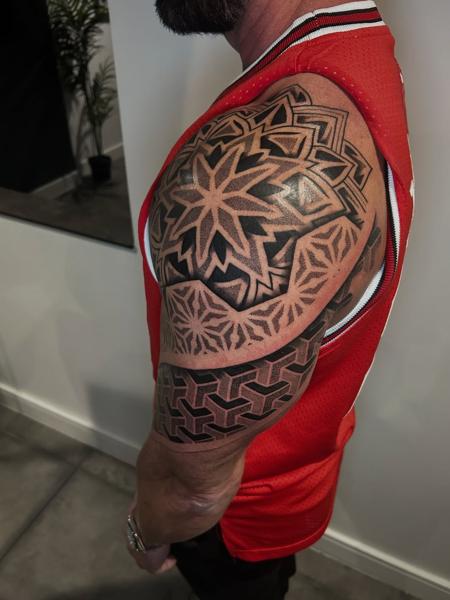 Geometric blackwork geometric pattern tattoo by @craigedentattoo