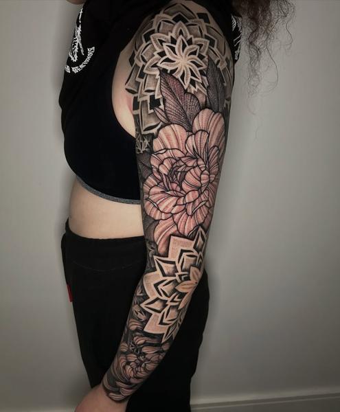 Ornamental blackwork floral mandala tattoo by @craigedentattoo