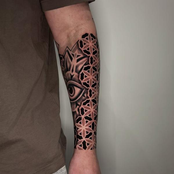 Geometric blackwork geometric eye tattoo by @craigedentattoo