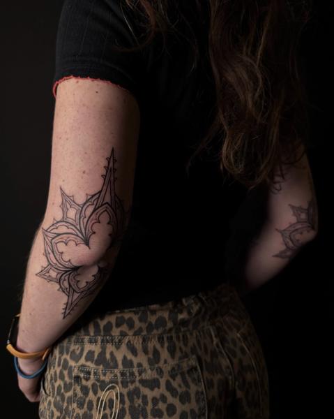 Ornamental ornamental design tattoo by @creepycrawlertattoo