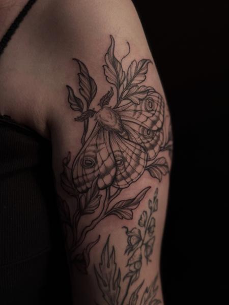 Fine Line moth and leaves tattoo by @creepycrawlertattoo
